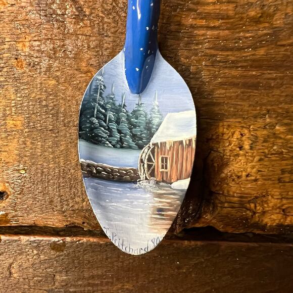 J. Pritchard Signed Vintage Blue Fleck Enamel Hand-Painted Spoon Snowy Lake 1990 - Picture 2 of 3